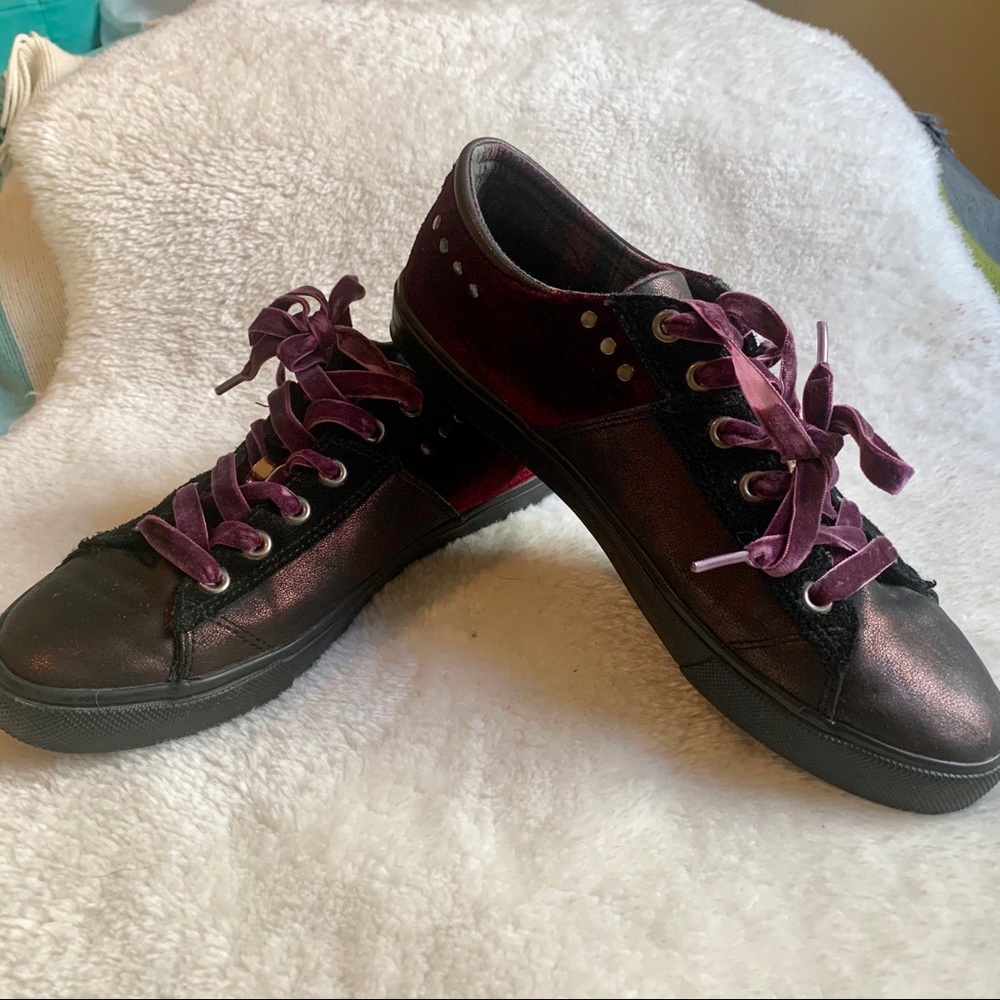 Wrangler purple/ maroon sneakers